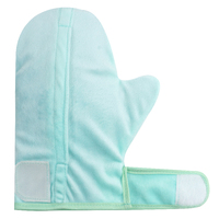 Gants de glace en tissu pelucheux courts de thérapie douce et chaude avec packs de gel chaud et froid pour la main, le poignet et les doigts.