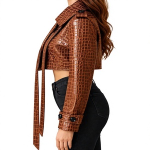 Chaqueta Corta de Mujer en Cuero PU Marrón con Estampado de Cocodrilo, Detalle de Lazo Largo, Manga Larga y Cuello Camisero - Product Image 3