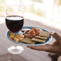 Plateau de service rond en mélamine pour verres à vin et cocktails, avec encoches pour gobelets et espace pour les collations, idéal pour les soirées.