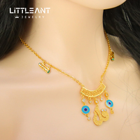 Collier pour dame en laiton plaqué or 21 carats au design unique avec lettres arabes bleues et mauvais œil