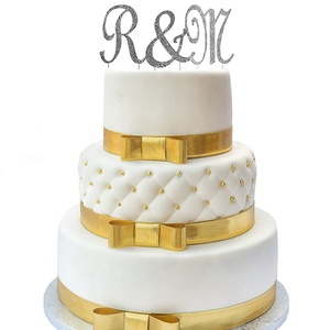 Adorno para pastel de bodas con diamantes de imitación y monograma dorado en cualquier letra A <span class=keywords><strong>B</strong></span> C D E F <span class=keywords><strong>G</strong></span> H I J K L M N O P Q R S T U <span class=keywords><strong>V</strong></span> W X Y Z - Product Image 1