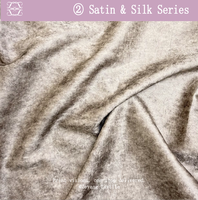 Tissu satiné en acétate teint à la main, tissage uni, brillant et froissé, idéal pour robes, robes de soirée, rideaux et décoration intérieure.