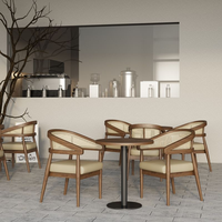 Ensemble de meubles de haute qualité, table et chaises en bois massif et rotin, pour restaurant, hôtel, café contemporain