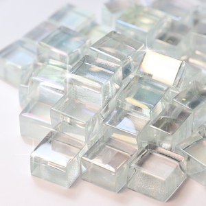 Brasero autoportant moderne de haute qualité, sans fumée, au gaz naturel, avec cubes de verre cristallin multicolores en forme carrée, en verre trempé - Product Image 1