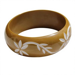Nouveau bracelet unique en résine acrylique rouge sculpté, motif floral blanc, fantaisie, haute qualité, classique, bijoux unisexes pour femme - Product Image 2