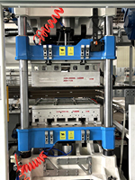 Machine de thermoformage entièrement automatique à quatre stations avec entraînement par servomoteur pour la fabrication de pots de fleurs en plastique, de boîtes à fruits et de plateaux