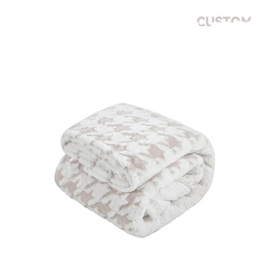 Manta polar suave con estampado de pata de gallo exquisita catiónica de Jacquard 3D para el hogar, manta personalizada gruesa y cálida suave y acogedora - Product Image 1