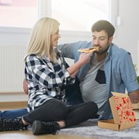 Günstige Recycelbare Wellpappe-Pizzabox mit Prägungsoption Individueller Logodruck 40x40 Quadratische Box für Pizzerien