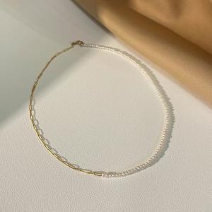 Collier pour femme, moitié perles, moitié chaîne, style froid et neutre, fermoir en or, os, mini perle d'eau douce naturelle, chaîne de perles - Product Image 3