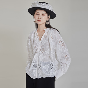 Femmes haut de gamme industrie lourde coton Simple Chic papillon brodé décontracté creux avec bouton décoration chemisiers pour femmes - Product Image 2