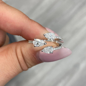 Anello di Fidanzamento da Donna T0956 in Oro Bianco con Diamante Taglio Marquise e Pietre Laterali Naturali Colore D - Product Image 2