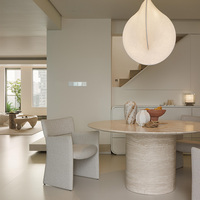 Conception d'appartement duplex minimaliste moderne, escalier sur mesure, salon, projet clé en main
