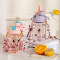 Bouteille d'eau en plastique pour enfants avec paille, motif dessin animé, grande tasse portable pour garçons et filles, gourde de sport d'été pour activités de plein air