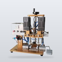 Machine de capsulage pneumatique semi-automatique à double tête avec serrage de bouteille pour bouchons de pompe pulvérisatrice