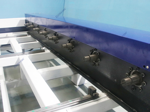 Machine de sculpture sur <span class=keywords><strong>bois</strong></span> CNC multi-têtes à 4 axes 8 broches avec <span class=keywords><strong>fixation</strong></span> rotative pour la gravure 3D automatisée sur tous les côtés du <span class=keywords><strong>bois</strong></span> - Product Image 4