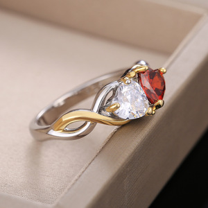 Anello a Cuore Bicolore per Donne, Accessorio Minimalista per Dito con Blocchi di Colore - Product Image 2