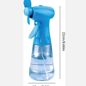 Mini Ventilador Portátil con Rociador de Agua de Enfriamiento Rápido, Funciona con Pilas AA y Incluye una Botella con Rociador de Agua - Product Image 3