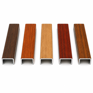 Profils d'extrusion en aluminium à grain de bois avec finition naturelle réaliste pour applications architecturales durables de portes et fenêtres - Product Image 1
