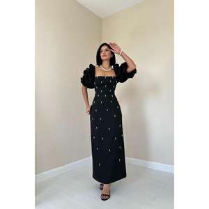 Robe fourreau élégante noire brodée, col carré, manches bouffantes, en satin, style fait main, taille naturelle, pour soirée - Product Image 5