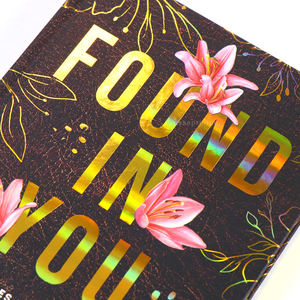 Crea un Libro Personalizado con Impresión de Tapa Dura, Autoedición, Blanco y Negro, Encuadernado en Tapa Dura, con Bordes Pintados - Product Image 4