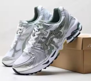 Baskets décontractées de luxe pour hommes Gel-Kayano 14, chaussures à plateforme classiques en rouge et noir, à lacets et à enfiler, avec doublure en maille - Product Image 4