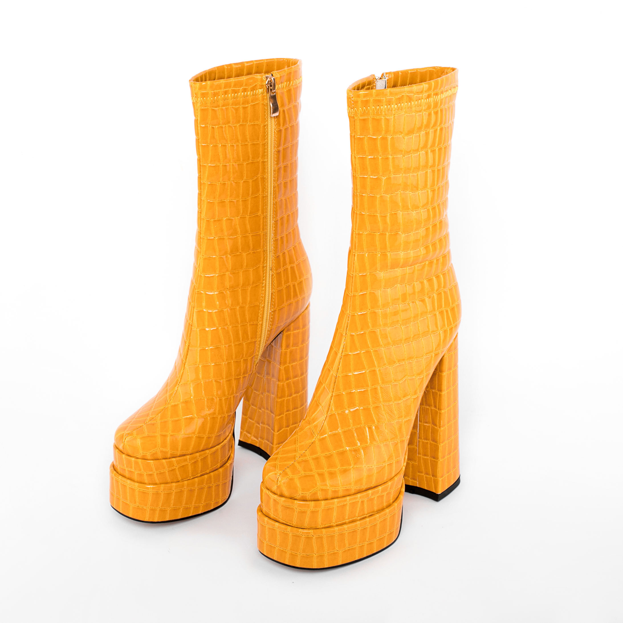 สีเหลือง