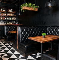 Banquette de restaurant moderne et durable en PU noir capitonnée, design personnalisé, demi-cercle, avec ensemble de table marron