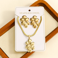 Conjunto de Joyería de Acero Inoxidable Vintage: Pendientes y Collar con Diseño Floral en Forma de Corazón, Accesorios Transfronterizos que No se Desvanecen