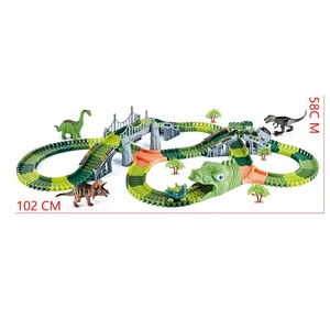 P873 Dinosaur World, Pista de Carreras Flexible, Juego de Pistas de 275 Piezas, <span class=keywords><strong>Locomotora</strong></span> Eléctrica con Vagones con Temática de Dinosaurios <span class=keywords><strong>para</strong></span> Niños - Product Image 4