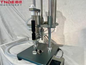 Buscar Productos, recién lanzado, pequeño equipo de llenado cuantitativo semiautomático, máquina de llenado de perfume de un solo cabezal - Product Image 4