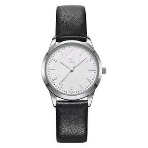 Montre à quartz imperméable de style couple, cadran argenté minimaliste, chiffres arabes, bracelet en cuir noir, montre décontractée pour homme et femme - Product Image 1