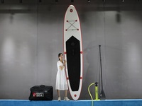 OEM personnalisé en gros gonflable Paddle Board SUP Board Drop Stitch matériel écologique pour les eaux de l'océan