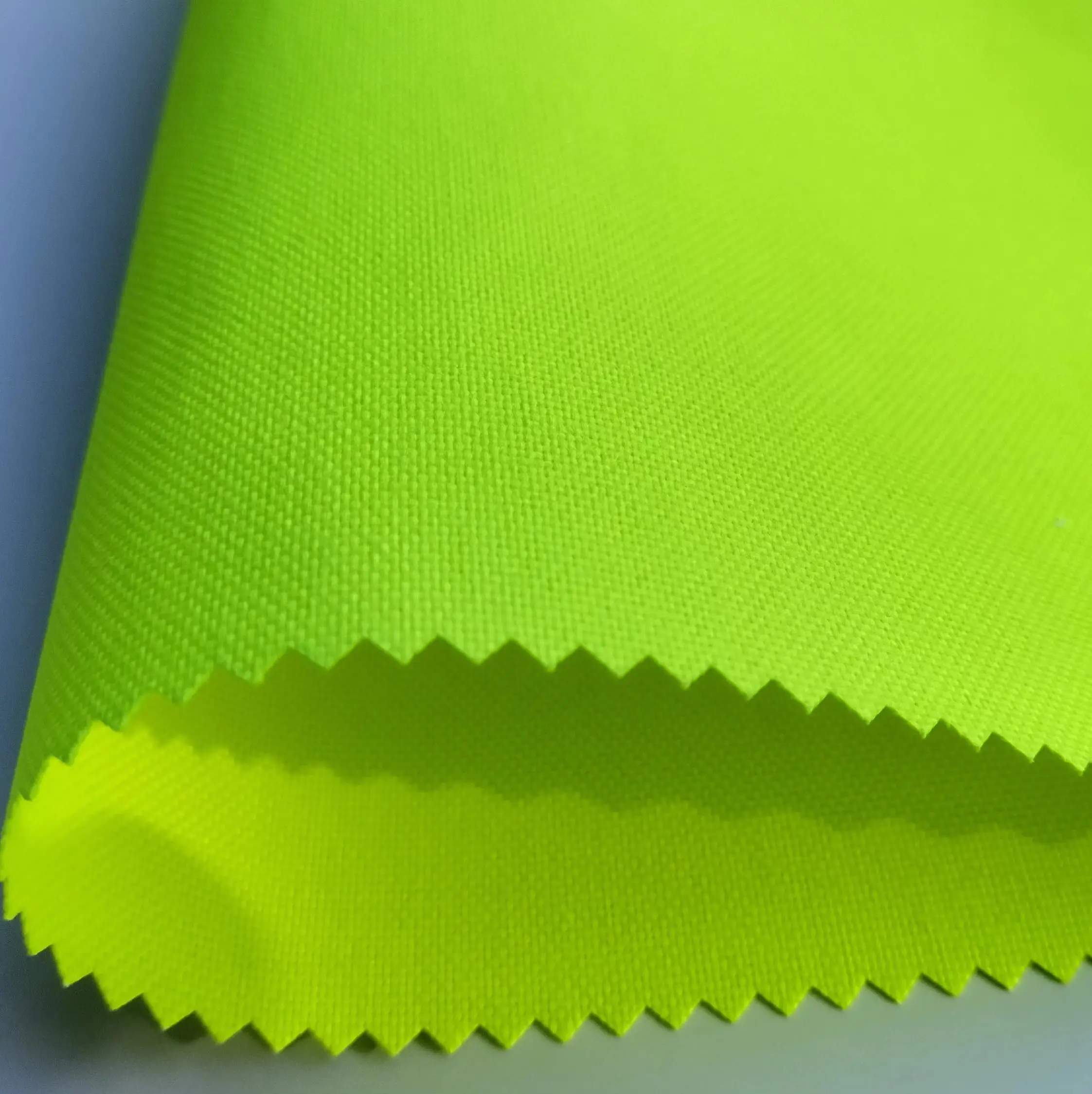 Harga pabrik Cina dalam stok 1000D nilon oxford kain dilapisi cordura terlihat tinggi untuk pakaian kerja