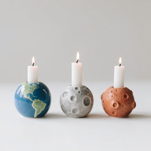 Ensemble de 3 bougeoirs en céramique Planètes, support de bougie conique Lune Terre Mars, décoration de bureau sur le thème de l'espace, 3,1x3,1x2,8 pouces - Product Image 1