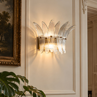 Applique murale LED en verre transparent rayé, motif pétales floraux médiévaux français, avec finitions plaquées, pour villa, hôtel, chambre à coucher