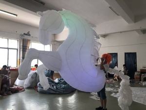 Disfraz de Unicornio Blanco Iluminado, Inflable de PVC, Decoración para Exteriores, Fiestas, Eventos, Desfiles, Globo con Iluminación - Product Image 6