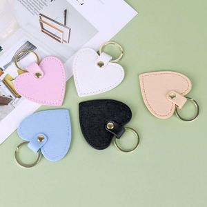 Porte-clés créatif en forme de cœur pour voiture, pendentif en cuir et métal, accessoires de décoration en cuir PU, petit cadeau Chine - Product Image 4