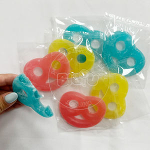 Venta al por mayor etiquetas privadas personalizadas nuevo azúcar ámbar <span class=keywords><strong>coreano</strong></span> Halal crujiente gomoso Pretzel forma gelatina dulces - Product Image 1