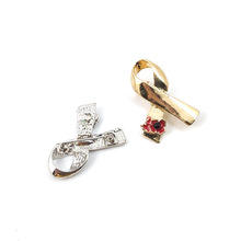 Fiocco in Metallo Argento e Oro per la Consapevolezza del Cancro al Seno con Stampa Offset e Chiusura a Spilla Placcata Argento - Product Image 6