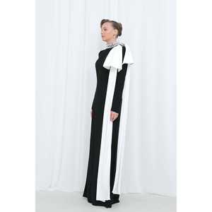 Robe de soirée élégante pour femme, noire, style fourreau, col haut, en crêpe, avec nœud blanc contrastant, détail de col en perles amovible - Product Image 2