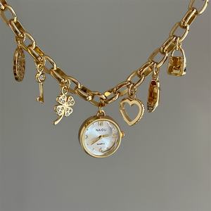 Reloj de Pulsera Coreano Impermeable con Dijes Pequeños y Delicados, en Tono Dorado, con Movimiento de Cuarzo, para Uso Diario Informal de Mujer - Product Image 1