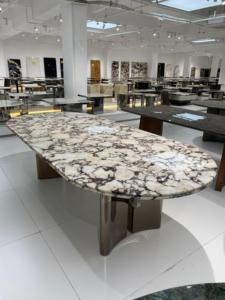 Calacatta <span class=keywords><strong>Viola</strong></span> 2600*1150mm Oval Mármol Piedra Mesa de comedor Bronce Metal Pierna Casa Púrpura Mármol natural Muebles de comedor - Product Image 4