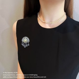 Broche rétro en forme de casque d'opéra de Pékin, décoration de poitrine en perles de mer naturelles avec motif de luxe incrusté de perles dorées de Nanyang - Product Image 4