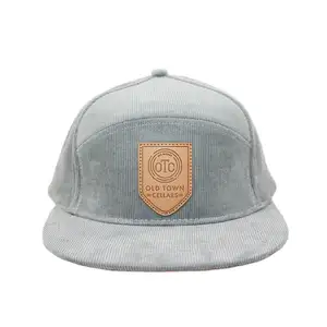 Speciale Vijf Panel Corduroy Cap Platte Rand Honkbalhoed Lederen Patch Metal Bucket Hat