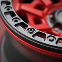 Velg Off-Road Aluminium Alloy Forged Beadlock Dua Warna Merah Hitam, Desain Monoblock Heavy-Duty High-Load, PCD ET Kustom