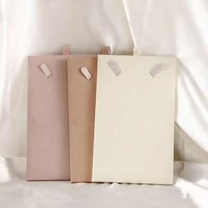 Nouvel Arrivage : Pochette en Microfibre Personnalisable avec Logo pour Bijoux Fins – Présentoir Simple pour Pendentifs Perles, Bracelets et Colliers - Product Image 2