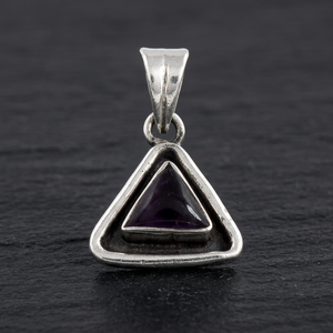 Pendentifs fins en argent sterling 925 et breloques en forme de triangle avec design de bijoux unique en onyx noir - Product Image 1
