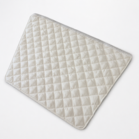 Accessoires de cercueil de style européen : Couverture funéraire avec doublure intérieure et motif matelassé diamanté, et matelas blanc