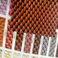 Cuero sintético con textura de serpiente 3D en relieve, de alto brillo, para bolsos, carteras, manualidades decorativas, cuero de PVC.