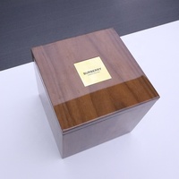 Boîte de présentation en bois empilable moderne avec support gratuit pour présentoir de cosmétiques pour les magasins de détail